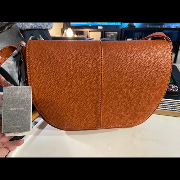 Matt & Nat Alik Purity Pebbled Vegan Shoulder Bag in Prairie Orange - Picture 9 of 12